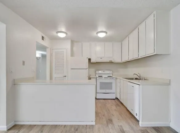 1050 Lake Blvd - Davis, CA 95616 - Home For Rent
