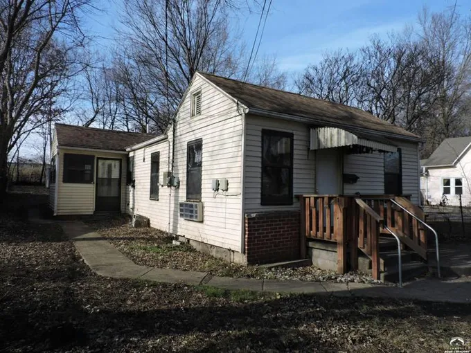 1407 MAPLE LN, Lawrence, KS 66044 Single Family Residence For Sale  MLS# 160204