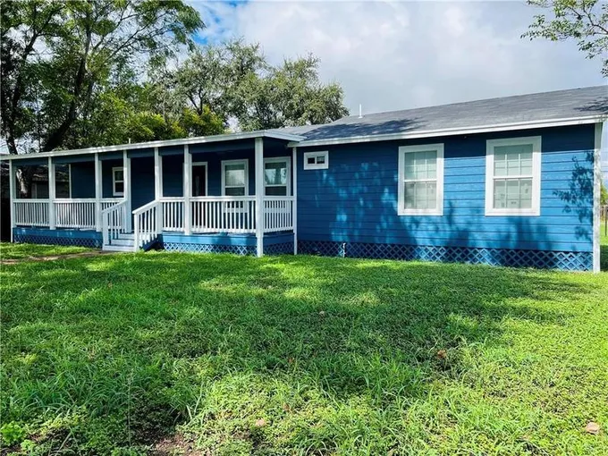 917 Corazan St, Alice, TX 78332 for Sale