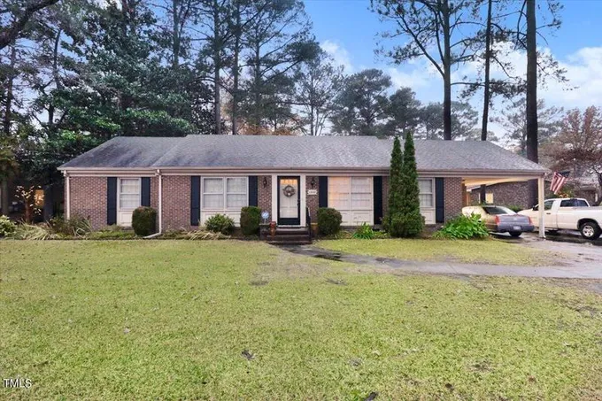 1800 Oakdale Drive West, Wilson, NC 27893 for Sale