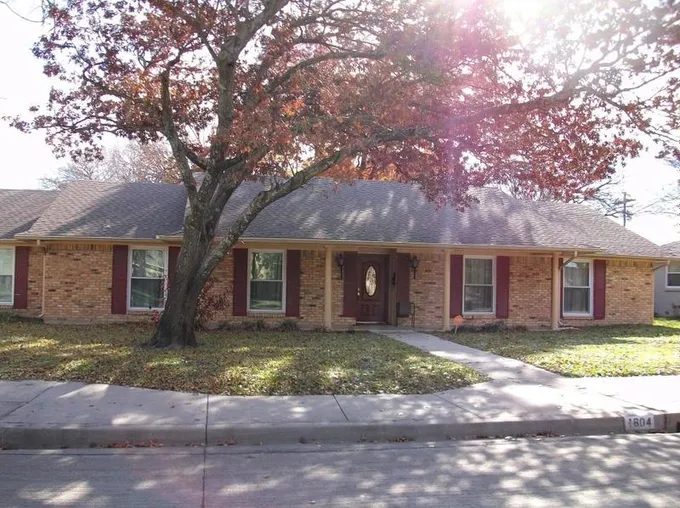 1804 Alexander Dr, Waxahachie, TX 75165 - MLS 20510920 for Sale
