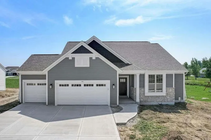 689 LAMBERT DR, Slinger, WI 53086 Single Family Residence For Sale  MLS# 1864124