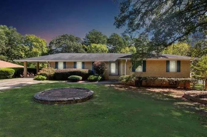 6434 Woodlawn Ave, Rex, GA 30273 - MLS 7331312 for Sale