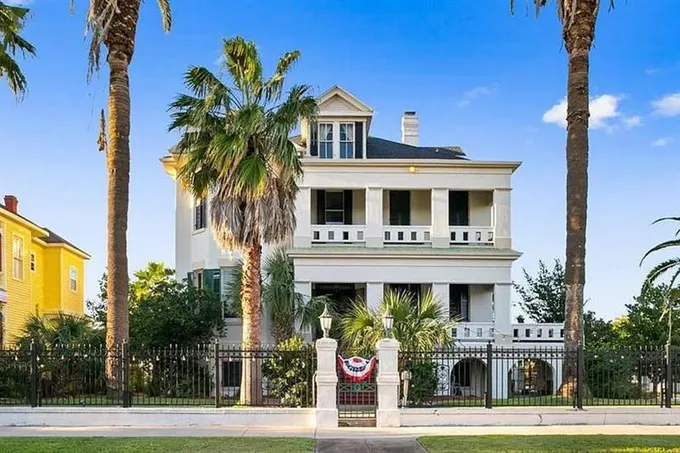 1702 Post Office St, Galveston, TX 77550 for Sale