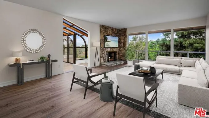 3743 N Palos Verdes Dr, Rolling Hills Estates, CA 90274 - MLS 24-351009 for Sale