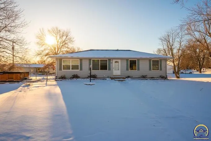4111 Northwest Pocahontas Drive, Topeka, KS 66618 for Sale