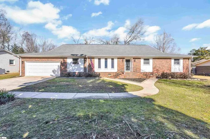 513 Poinsettia Drive, Simpsonville, SC 29681 for Sale