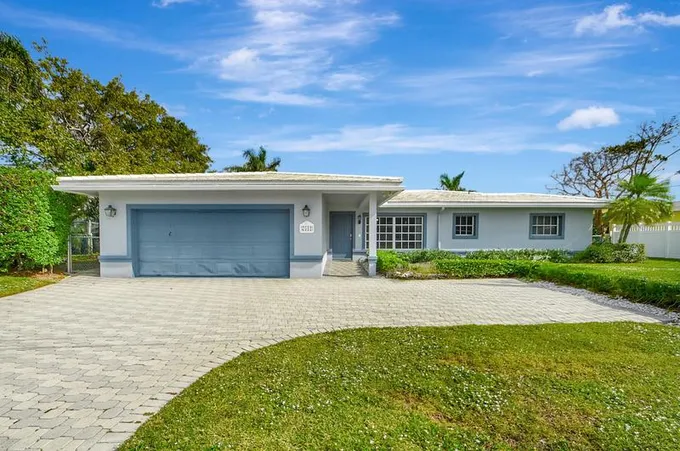 7512 Edgewater Cir, Lake Clarke Shores, FL 33406 - MLS RX-10949936 for Sale