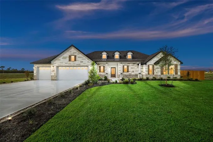 1281 Southfork Ranch Dr, Sealy, TX 77474 for Sale