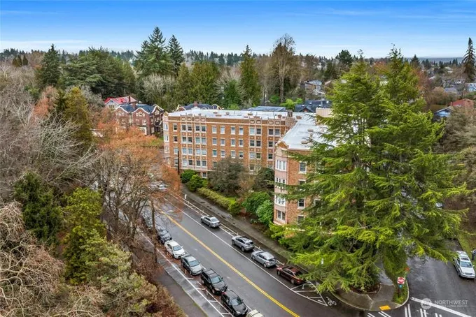 5810 COWEN PL NE APT 204, Seattle, WA 98105 Condo/Townhouse For Sale  MLS# 2190562