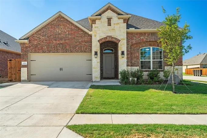 11104 Canyon Mine Dr, Aubrey, TX 76227 for Sale