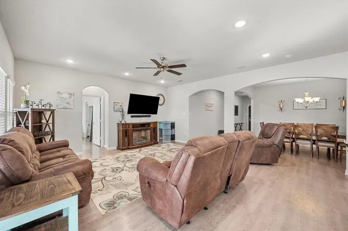 521 Cottage Row, Mabank, TX 75147 for Sale