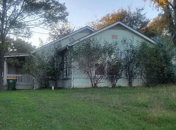 615 Ward St - Marlin, TX 76661 - Home For Rent