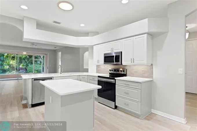 393 W TANGERINE SQ SW, Vero Beach, FL 32968 Single Family Residence For Sale  MLS# F10421534