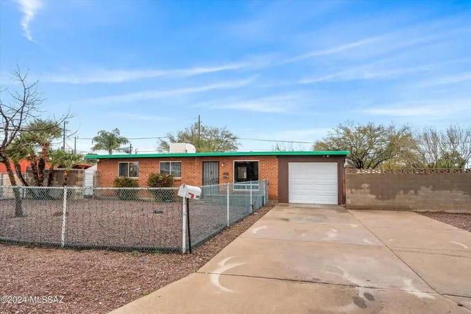1518 S Avenida Regulo, Tucson, AZ 85710  621205176 for Sale