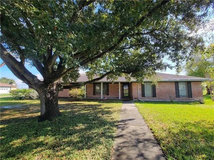 103 Country Place (AKA 4130 CR 3693), Portland, TX 78374 for Sale