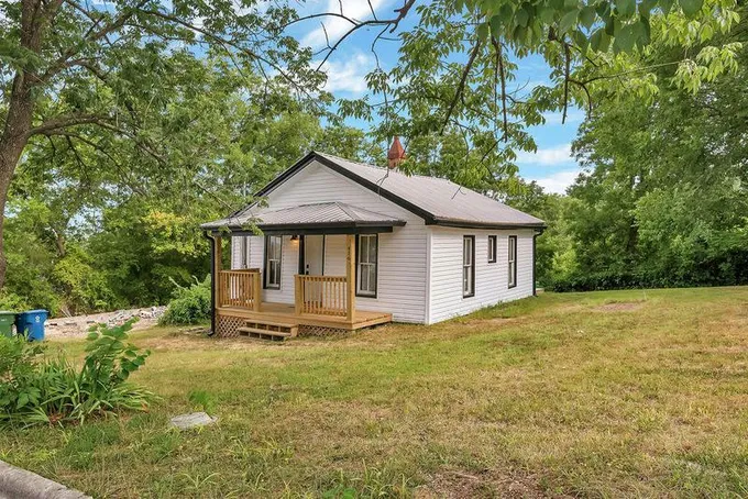 416 W COLLEGE ST, Branson, MO 65616 Single Family Residence For Sale  MLS# 60260836 for Rent
