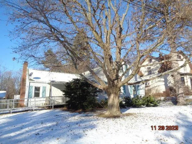 1728 S OAK AVE, FREEPORT, IL 61032 Single Family Residence For Sale  MLS# 202306944