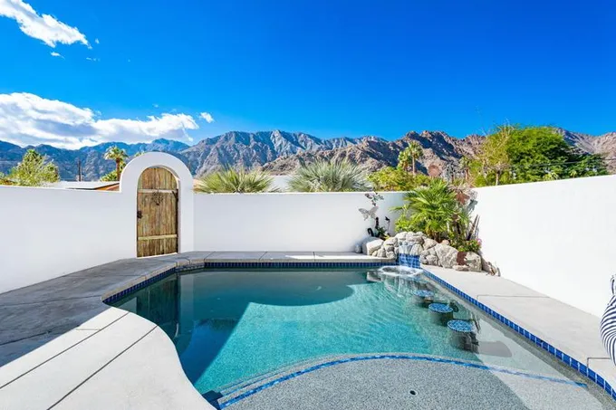 52580 Avenida Alvarado, La Quinta, CA 92253 for Sale