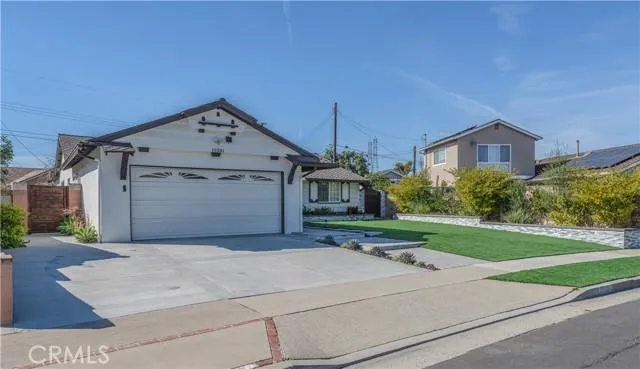 15281 Rushmoor, Huntington Beach CA 92647 for Sale