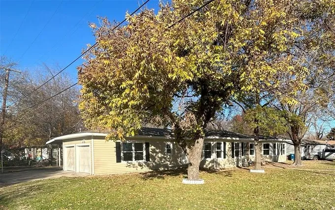 201 East 7th Street, Kaufman, TX 75142 for Sale