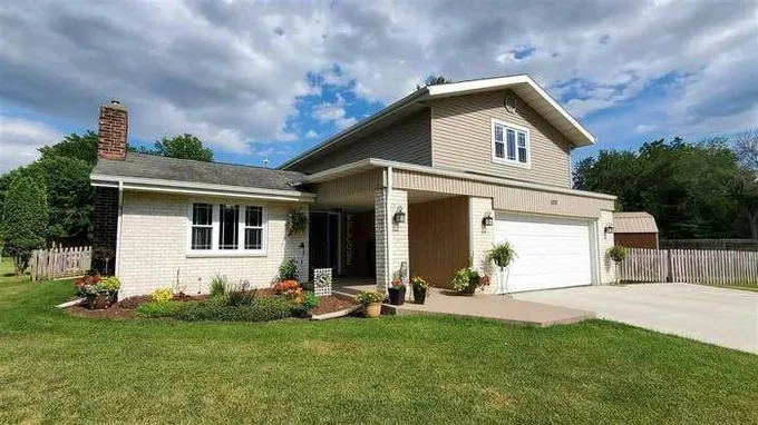 520 MEADOW GREEN CT, Monroe, WI 53566 Single Family Residence For Sale  MLS# 1970200