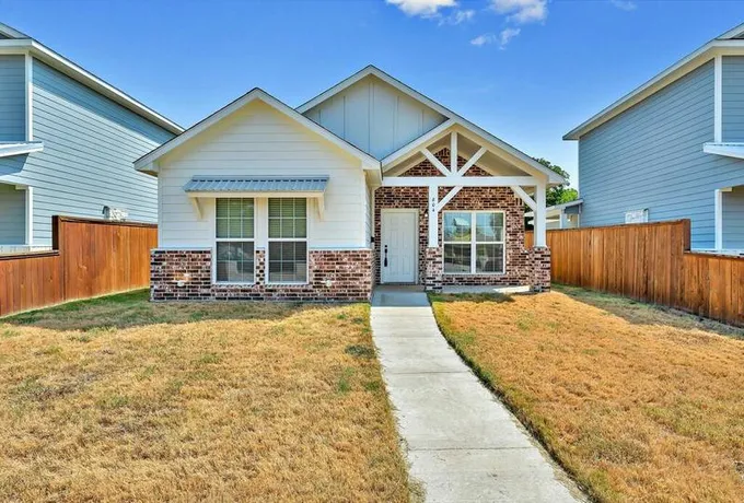 804 S MAIN ST, Mc Gregor, TX 76657 Single Family Residence For Sale  MLS# 219956