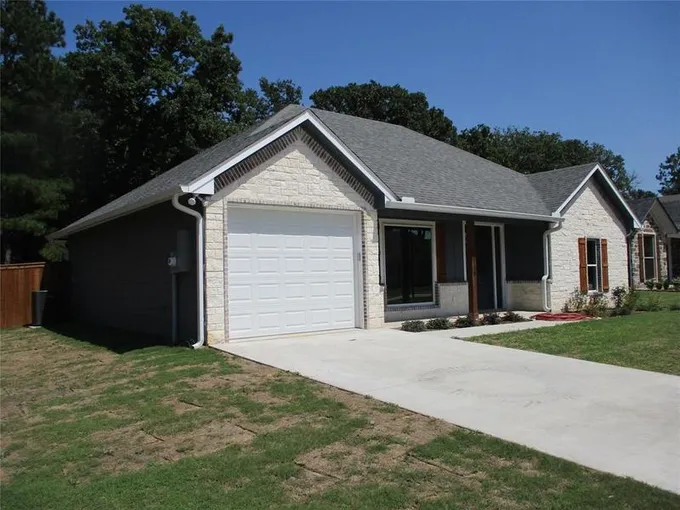 119 Oak St, Emory, TX 75440 for Sale