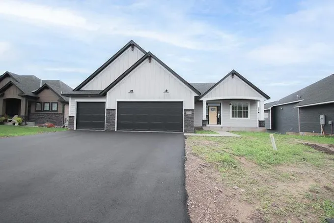 16099 Empress Avenue North, Hugo, MN 55038 for Sale