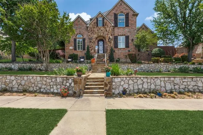 804 Sir Galahad Ln, Lewisville, TX 75056 for Sale