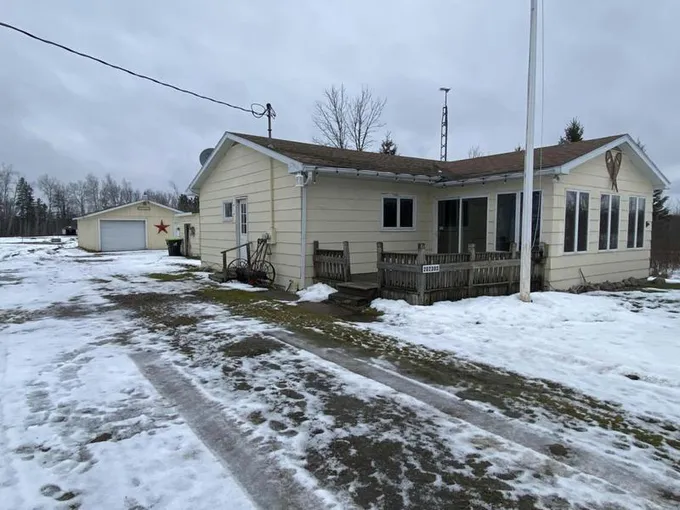 20230 S RIVERSIDE DR, Sault Ste Marie, MI 49783 Single Family Residence For Sale  MLS# 24-76