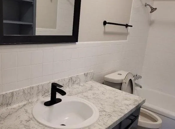 2822 Hillcrest Dr unit 109 - Balcones Heights, TX 78201 - Home For Rent
