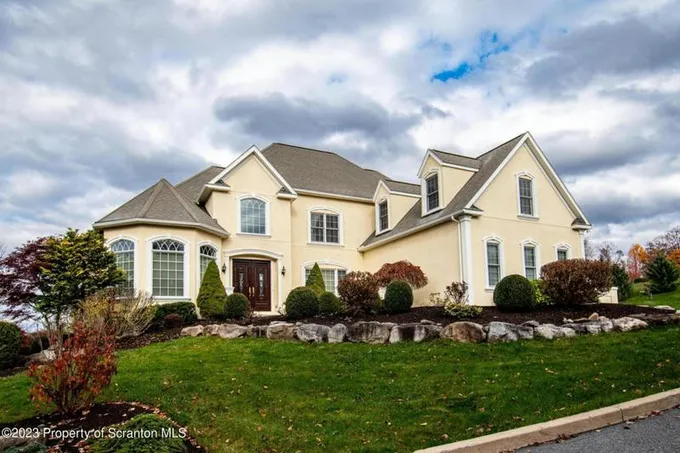 102 O CONNOR DR, Moosic, PA 18507 Single Family Residence For Sale  MLS# 223473