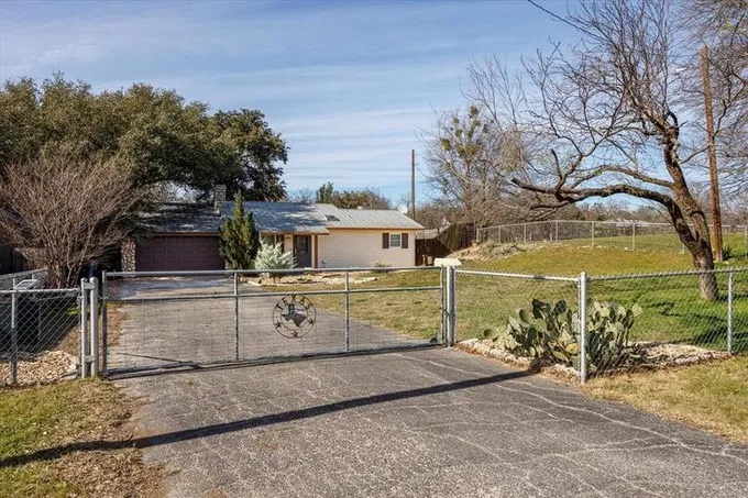 Granbury, Hood County, TX Lakefront Property, Waterfront Property, House for sale Property ID: 418677899