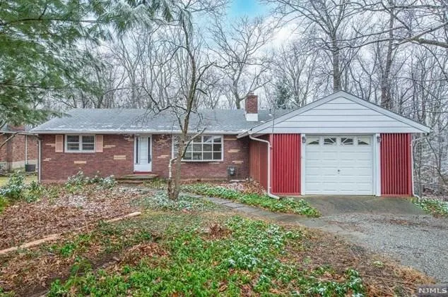 153 Hillside Dr, Bloomingdale, NJ 07403 - MLS 24003132 for Sale