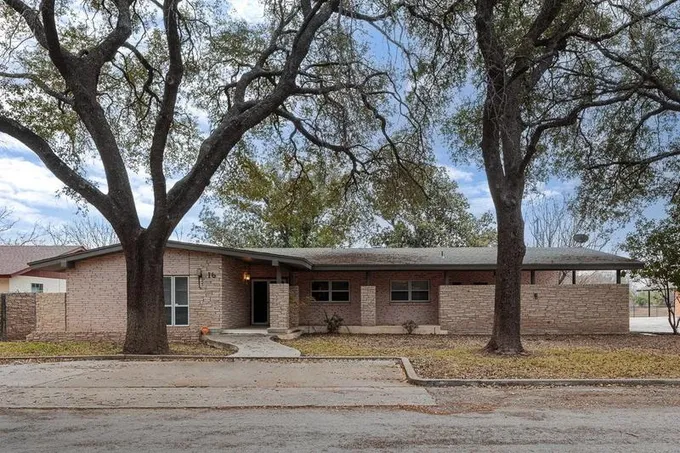 16 Larkwood, Del Rio, TX 78840 for Sale
