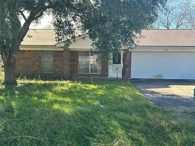105 NEWCASTLE ST, Victoria, TX 77905 Single Family Residence For Sale  MLS# 95286352