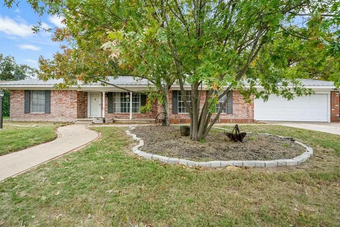 1380 N Rose Dr, Stephenville, TX 76401 for Sale