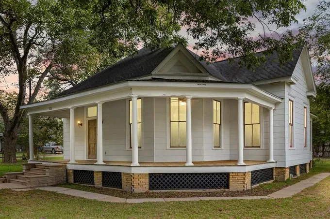 535 Travis Street, Columbus, TX 78934 for Sale