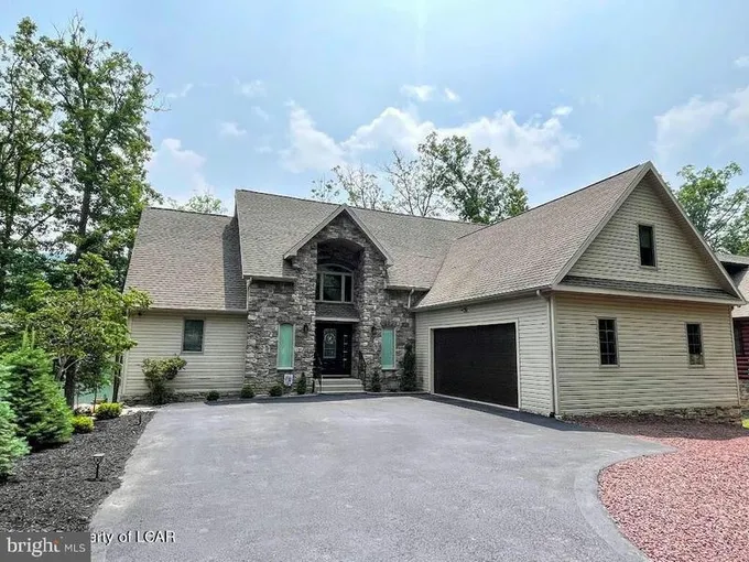 284 W LAKE VALLEY DR, HAZLETON, PA 18202 Single Family Residence For Sale  MLS# PALU2001518