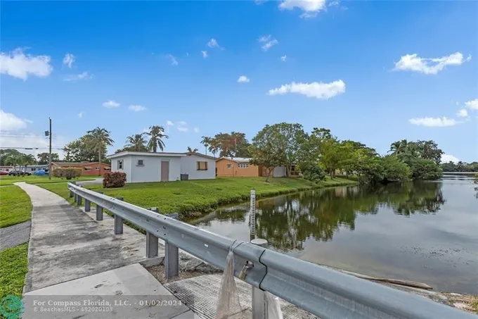 Sunrise Golf Village East, Sunrise, FL 33313 for Sale