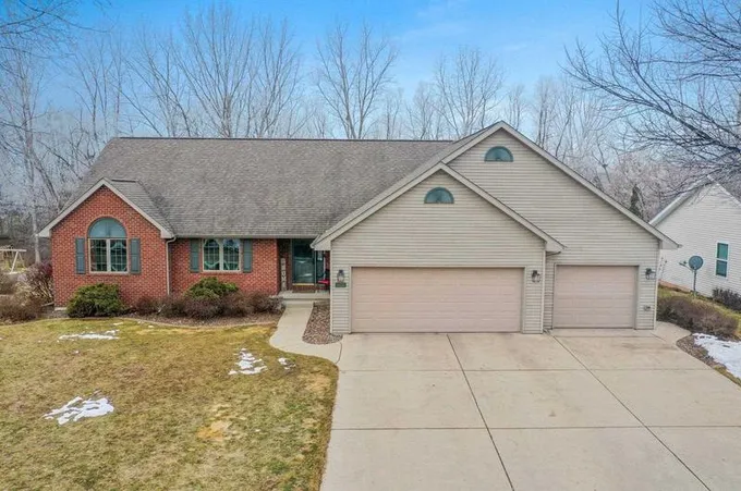 1601 Redstone Trail, Green Bay, WI 54313 - MLS 50286663 for Sale