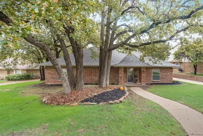 9 Heritage Ct, Trophy Club, TX 76262 for Sale