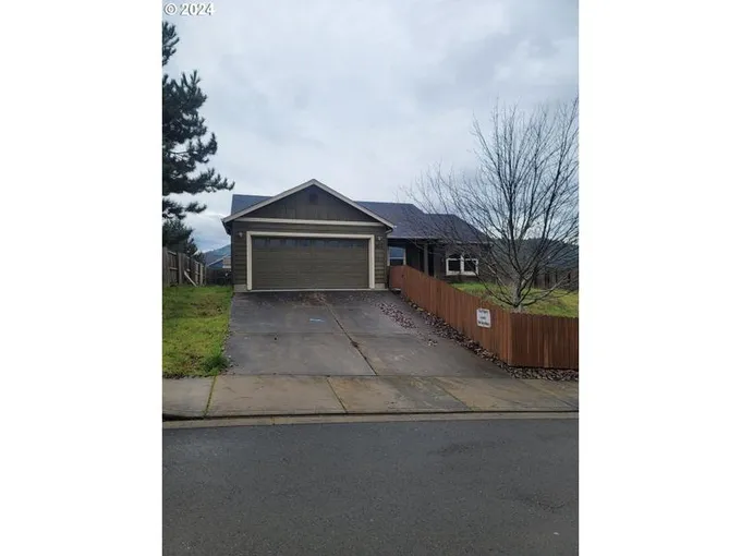 956 ROLLING HILLS RD, Roseburg OR 97470 for Sale