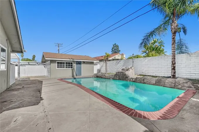 1214 North Holly Street, Anaheim, CA 92801 for Sale