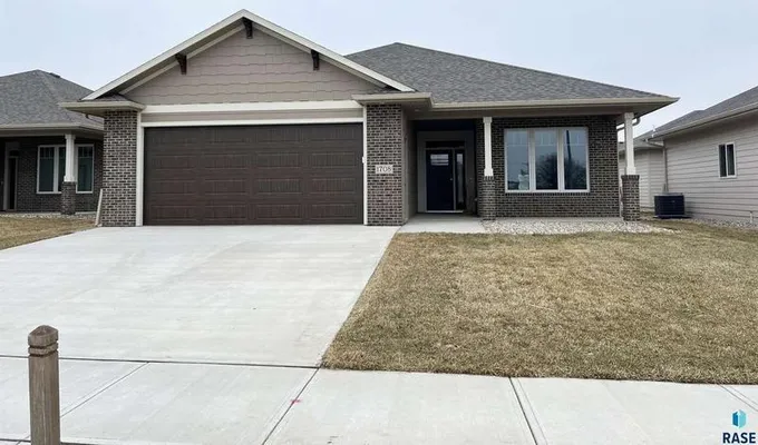 1708 S Wheatland Ave, Sioux Falls, SD 57106  615121480 for Sale