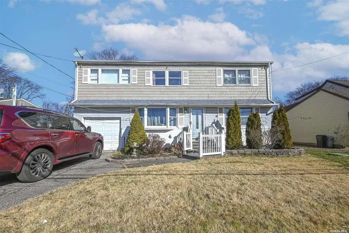 15 Central Ave, North Babylon, NY 11703  MLS# 3529609 for Sale