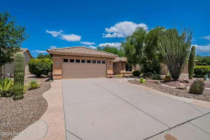1927 E DESERT LARK PASS, Green Valley, AZ 85614 Single Family Residence For Sale  MLS# 22403048