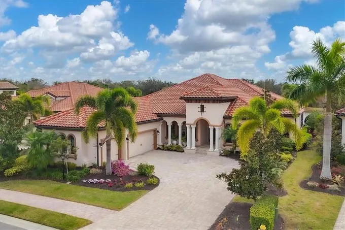 16818 Berwick Terrace, Lakewood Ranch, FL 34202 for Sale
