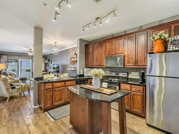 910 W 25th St #404, Austin, TX 78705 for Rent